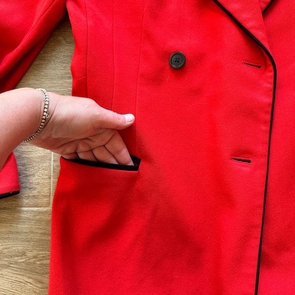 Vintage ESCADA Structurex Red and Black Oversized Blazer - Picture 2 of 8